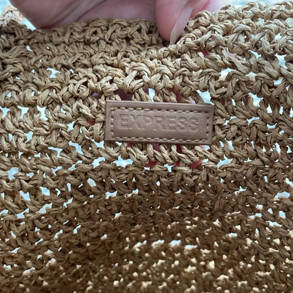 NWT Express Gold Metallic Fringe Detail Rattan Beach Tote - Picture 5 of 7